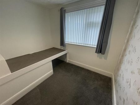 3 bedroom end of terrace house to rent - Photo 2
