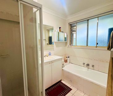 Spacious & Energy-Efficient 3-Bedroom Home near Penrith CBD - Photo 4