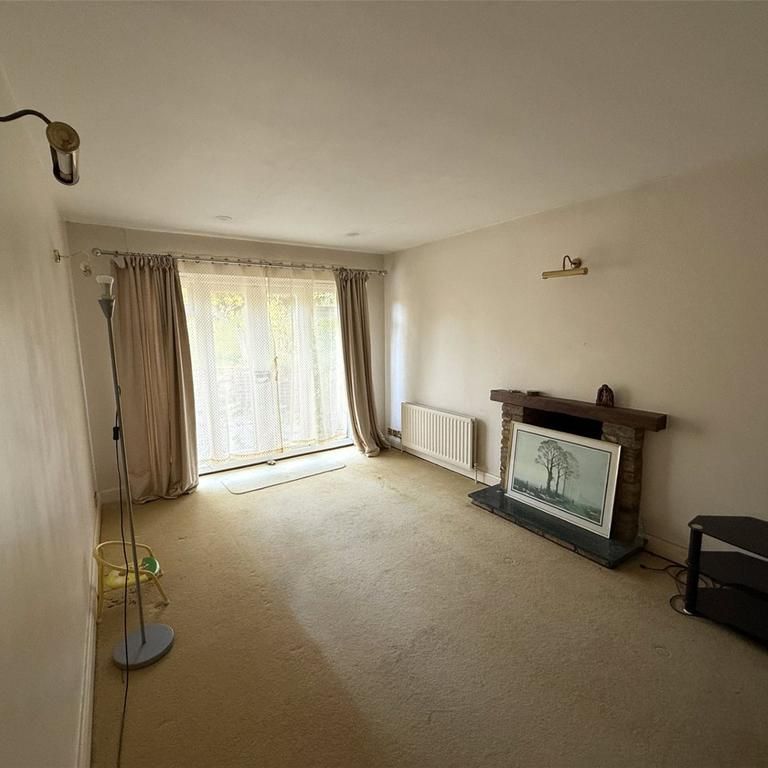 4 bedroom bungalow to rent - Photo 1