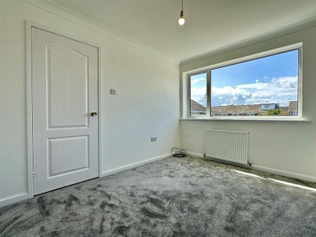 3 bedroom detached house to rent - Photo 4