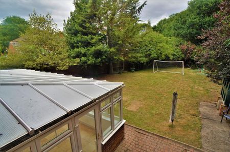 4 bedroom detached house to rent - Photo 4