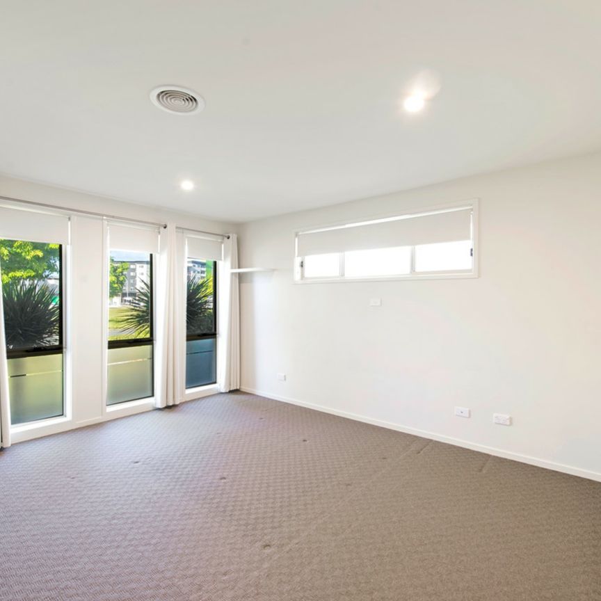 Stylish and Spacious 4 Family Home in Prime Position - Photo 1