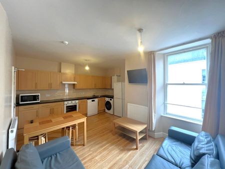 7 Bed Flat, Royal York Crescent, BS8 - Photo 3