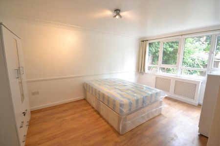1 bedroom in a flat share to rent - Photo 3