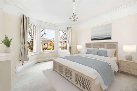 This charming two bedroom apartment in a prime Ealing location offers generously sized rooms and off-street parking. - Photo 3