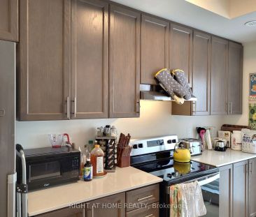 Condo Townhouse For Lease | E9284070 - Photo 2