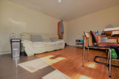 2 bedroom Flat in Flat A, Leeds - Photo 4