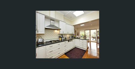 BRILLIANTLY ACCOMODATING IN BAYSIDE!! - Photo 4