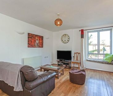 2 Bed Flat, Trim Street, SE14 - Photo 2