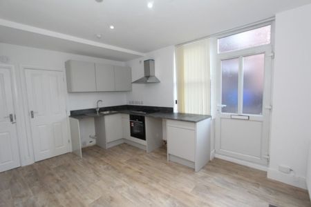 1 bedroom ground floor flat to rent - Photo 2