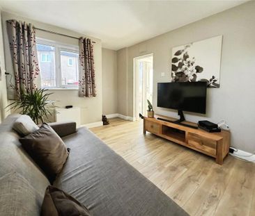 3 bedroom end of terrace house to rent - Photo 2