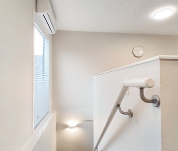 Modern two bedroom unit! - Photo 4