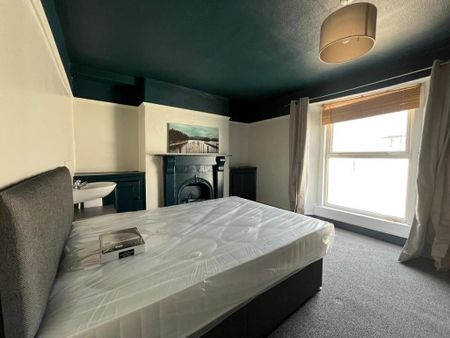 4 bedroom terraced house to rent - Photo 5