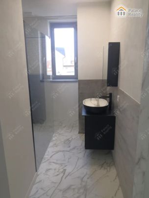 Pronájem moderního 2+1 s balkonem v centru města - Photo 1