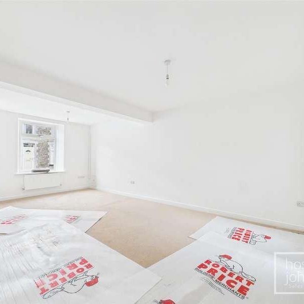 Middle Street, Pontypridd, CF37 - Photo 1