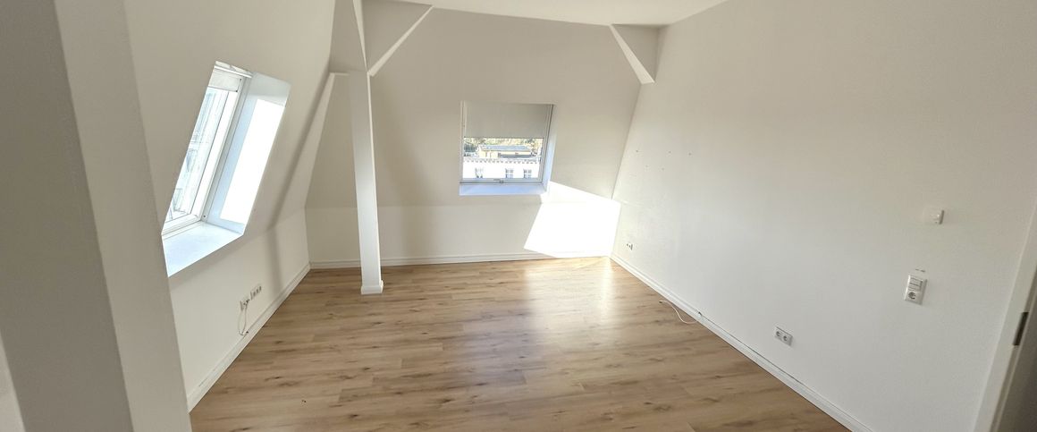 Energieeffiziente und moderne 4-Zimmer-Wohnung mit Balkon in Elbnähe! - Photo 1