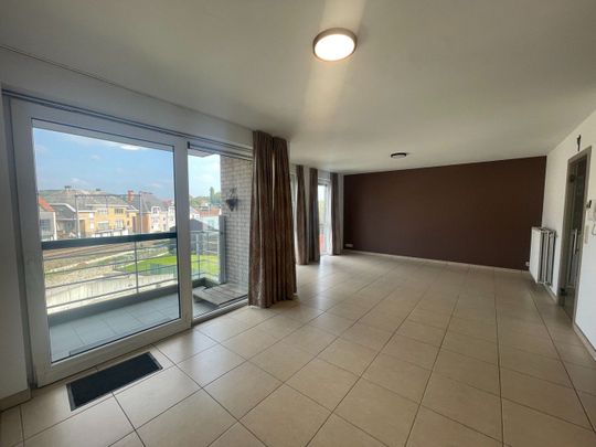 Appartement met terras en garage in het centrum van Moerbeke - Photo 1