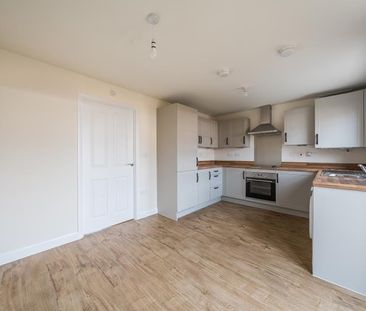 Ilex Drive, Tewkesbury, Gloucestershire - Photo 6