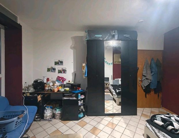 räumiges WG Zimmer mit zwei mitbewonerinen - Foto 1