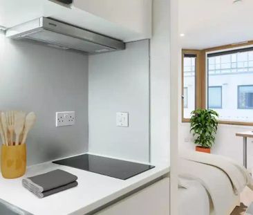 Silver Studio Street View Mid Level - Photo 5