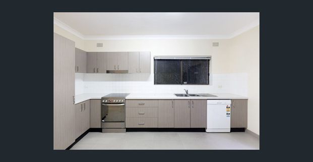 Renovated home moments to Newtown - Photo 1