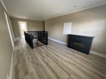 Spacious 3 Bedrooms Plus Den in Rosemary Heights West - Photo 3