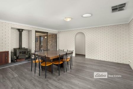 BEAUTIFUL FAMILY HOME - Photo 3