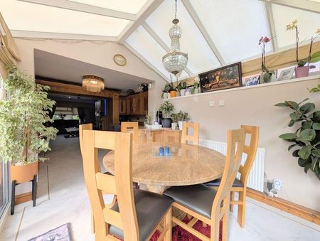 5 bedroom property to rent - Photo 2