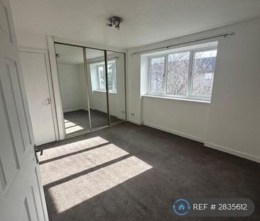 3 bedroom flat to rent - Photo 4