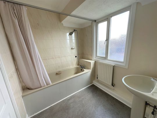 St Marys Grove, Norwich - Photo 1