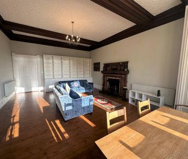 3 bedroom flat to rent - Photo 2