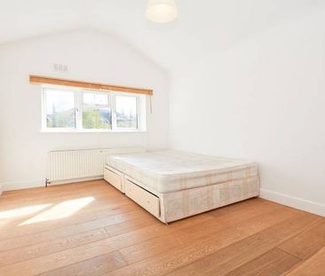 2 Bedroom, 2 bath, 1 reception Flat - Photo 1