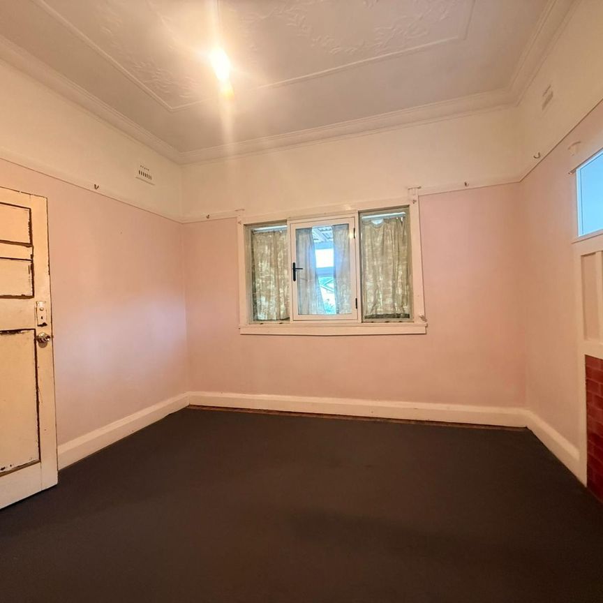 Beautiful 3-Bedroom Home in Prime Ashfield Location - Photo 1