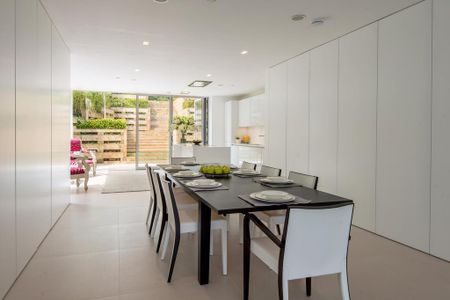 6 bedroom detached house to rent - Photo 4