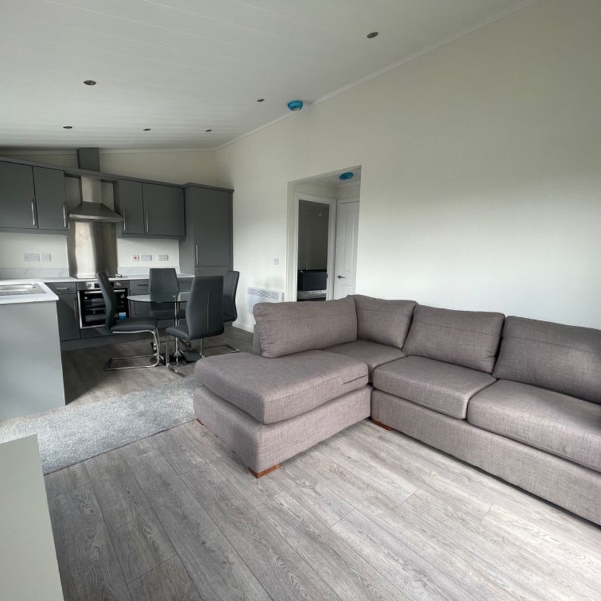 2 bed park home to rent in Woodside Home Park, Luton, LU1 - Photo 1