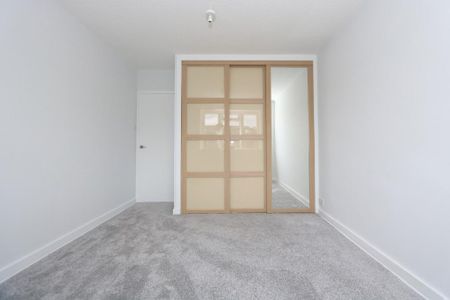 3 bedroom flat to rent - Photo 2