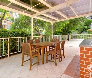 Bright and sunny 2-bedroom ground floor apartment with oversized co... - Photo 3