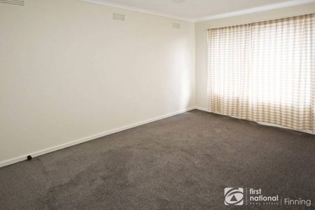 Well presented 3 bedroom home - Photo 4