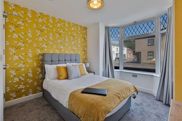 SINGLE PROFESSIONALS ONLY REQUIRED FOR LARGE CONTEMPORARY ROOM IN 5BED ALL ENSUITE, PROFESSIONAL HOUSE SHARE. - Photo 1