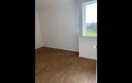 Location Appartement 3 pièces 64 m² Saint-Benoît-du-Sault - Photo 3