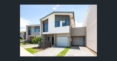 Luxury Townhouse Living Just Steps from the Water - Photo 4