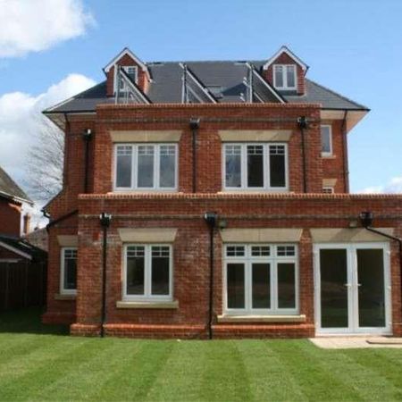 Woking, Surrey, GU22 - Photo 4