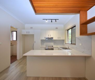 Renovated 2 Bedroom Townhouse!! - Photo 3