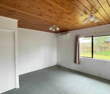 2 bedroom delight with single garage! - Photo 2