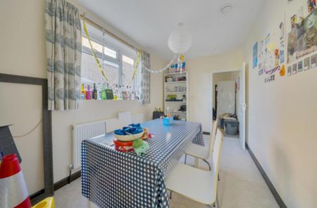 1 bedroom in a house share to rent - Photo 4