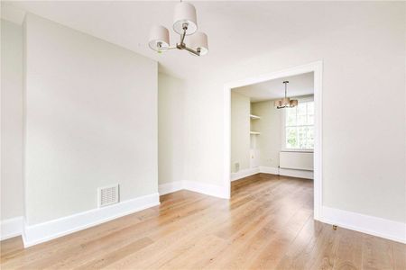 This charming period house is a contemporary family home set over 3 floors. Not suitable for sharers. - Photo 3
