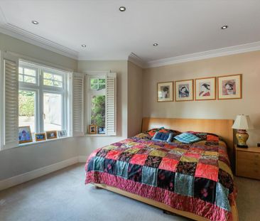 A beautifully presented family home on a private road, short distance from Ascot High Street exclusively being offered by Knight Frank to rent. - Photo 6