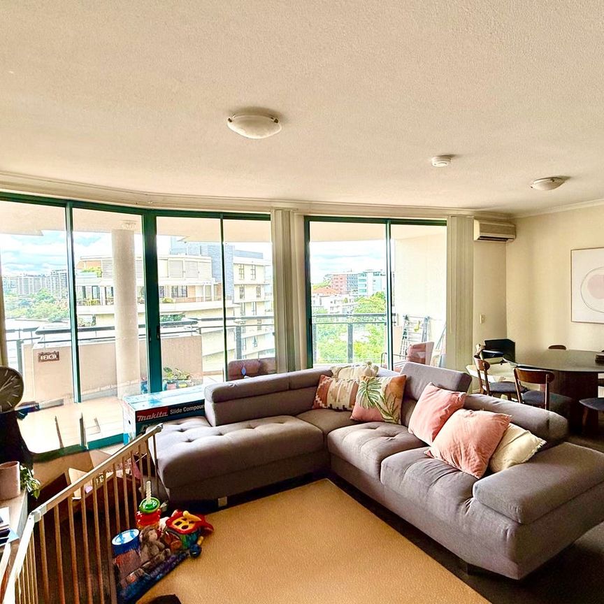 Inner-City Convenience in the Heart of South Brisbane - Photo 1