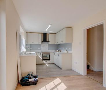 3 bedroom semi-detached house to rent - Photo 1
