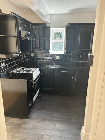 3 Bed Semi-Detached House, Brendon Avenue, M40 - Photo 4